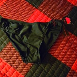 Black bikini bottoms size small
